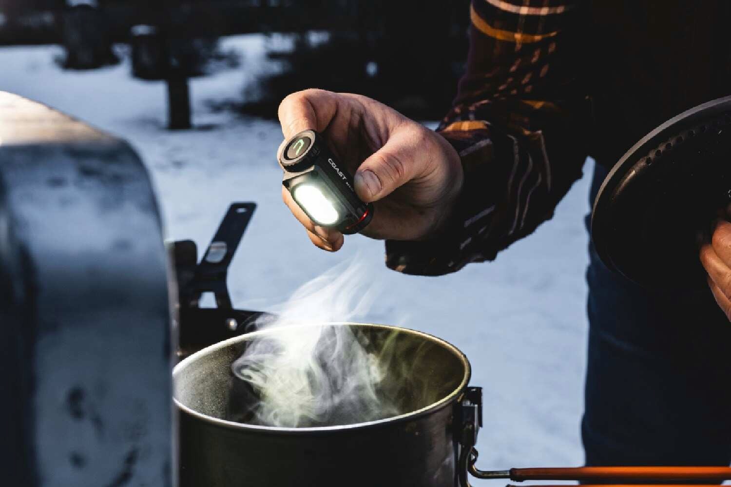 Coast WPH10R 1,000-Lumen Rechargeable Headlamp view 8