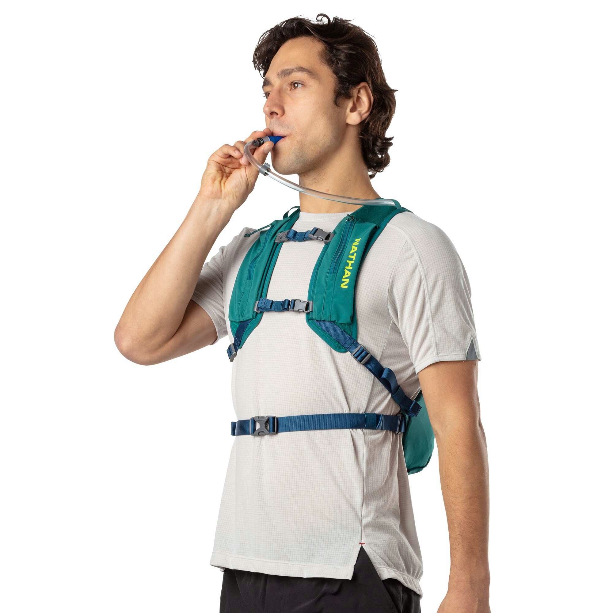 Nathan Crossover 10 Liter Hydration Pack view 7