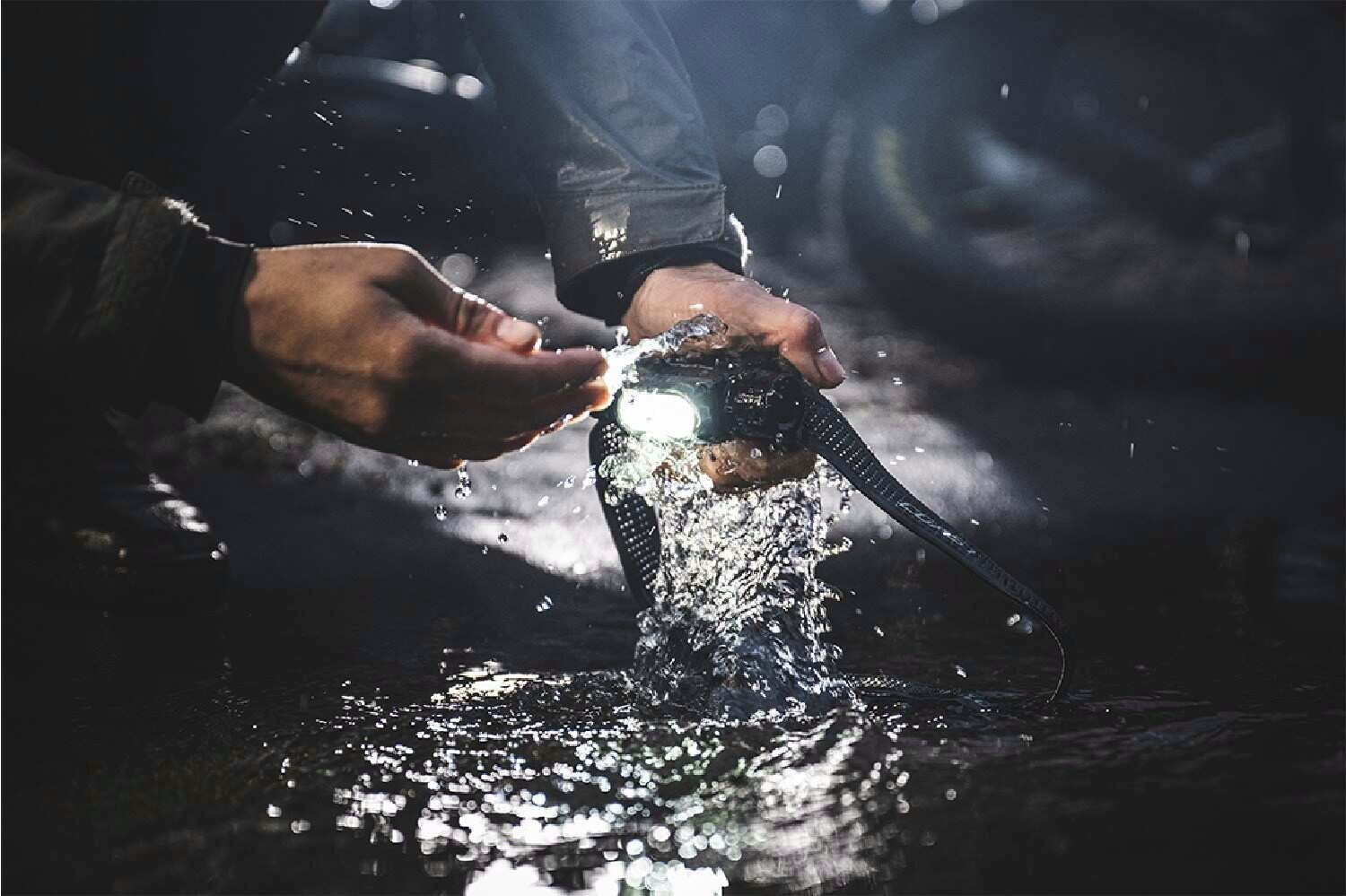 Coast WPH32R 2,000-Lumen Rechargeable Headlamp view 2