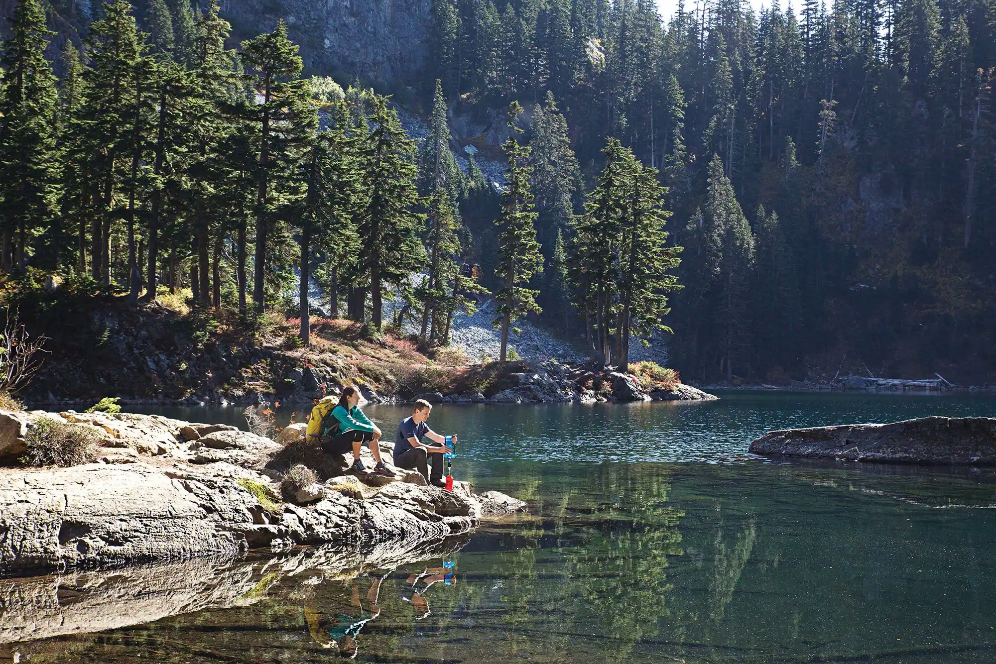 Sawyer Squeeze Water Filtration System with Cnoc Premium 2-Liter Bladder view 6